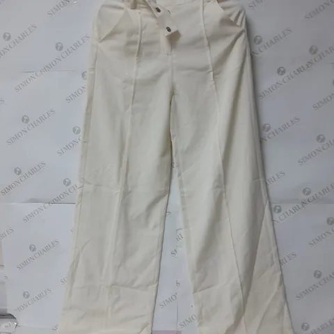 PRETTYLITTLETHING HIGH WAISTED FLARED TROUSERS IN CREAM SIZE 6