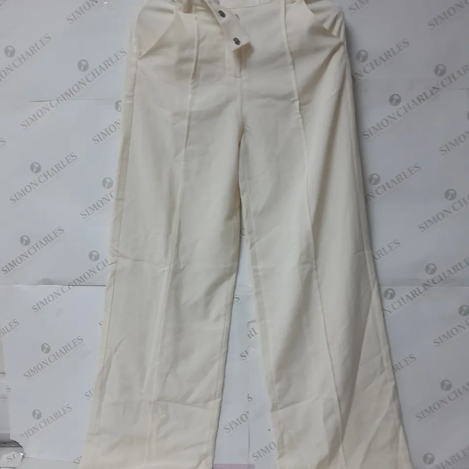 PRETTYLITTLETHING HIGH WAISTED FLARED TROUSERS IN CREAM SIZE 6