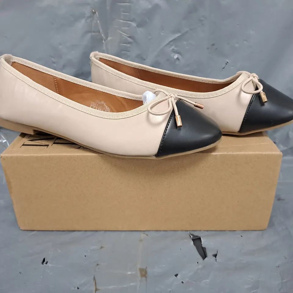 BOXED PAIR OF WHERE'S THAT FROM SLIP-ON SHOES IN NUDE/BLACK SIZE UK 4