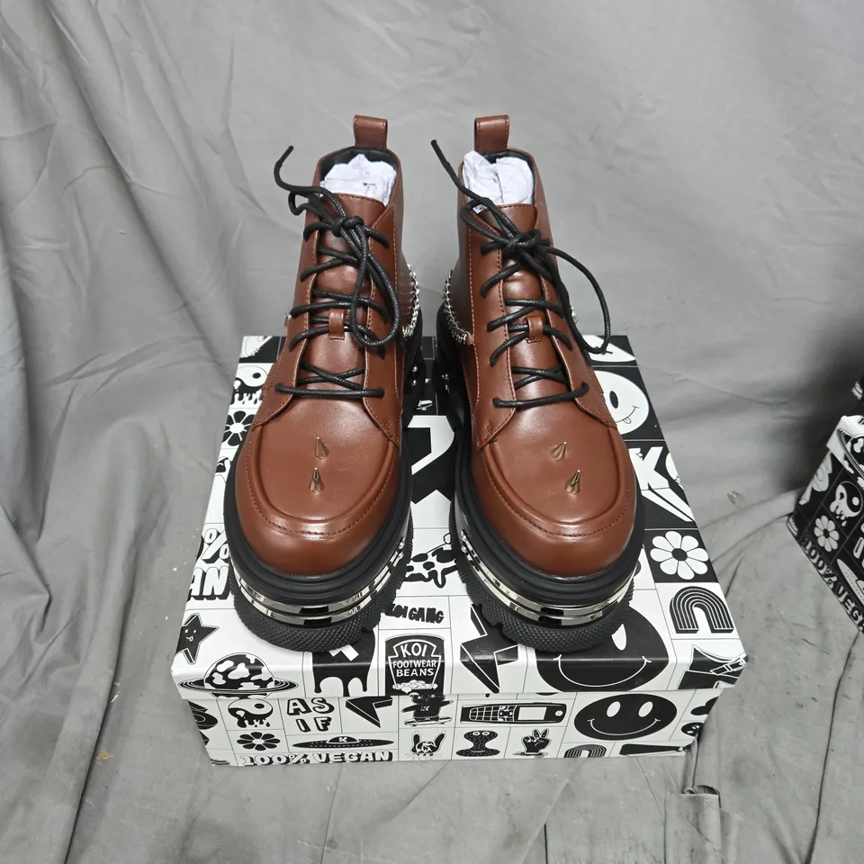 BOXED PAIR OF KOI THE SILENCE PLATFORM GRUNGE BOOTS IN BROWN - UK 5