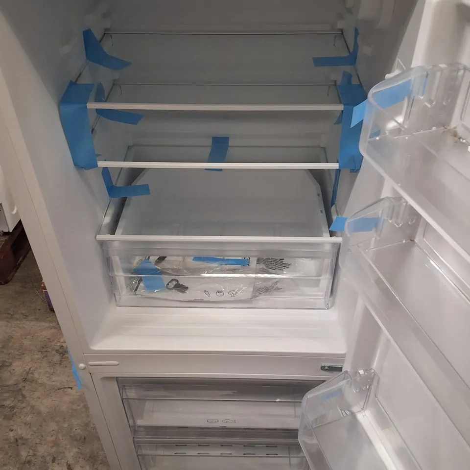 LOGIK LE55CW22 60/40 FRIDGE FREEZER - WHITE