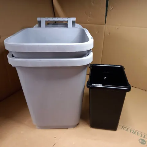 LOT OF APPROX 3 BINS TO INCLUDE: LIDDED BINS, SMALL LIDLESS BIN