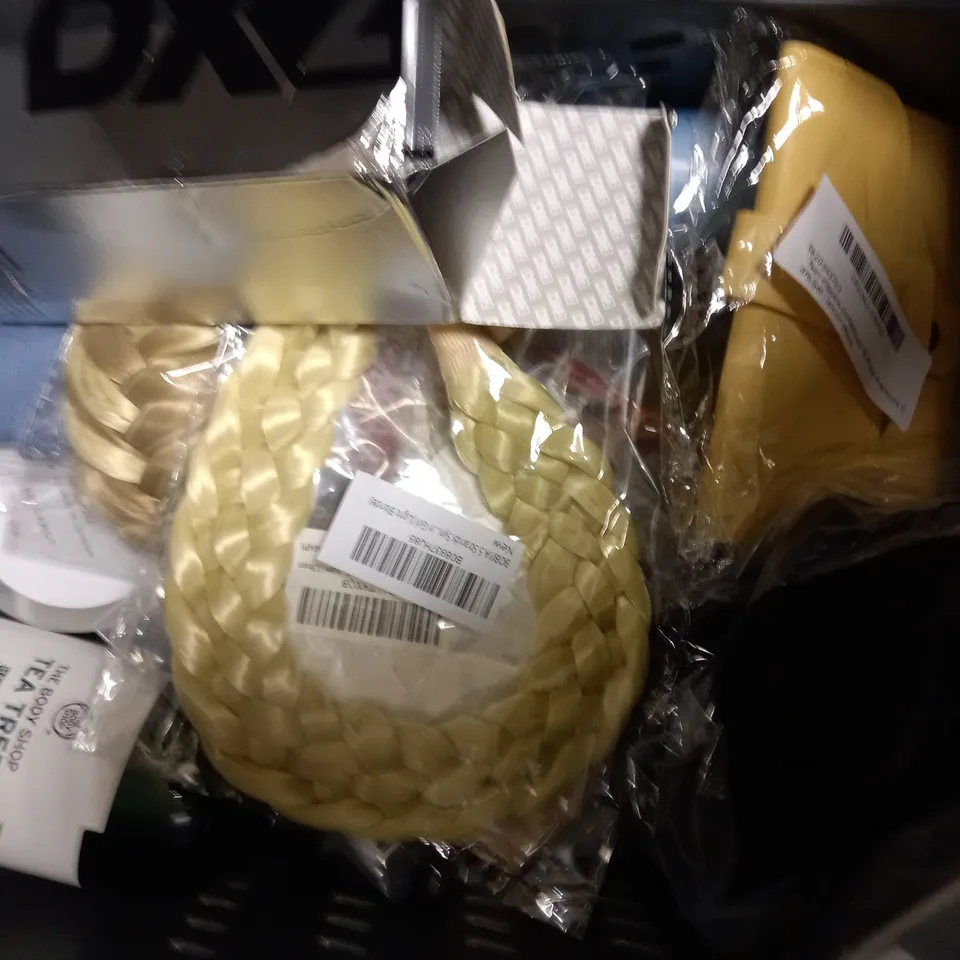 LOT OF APPROXIMATELY 15 ASSORTED HEALTH & BEAUTY ITEMS, TO INCLUDE TEXTURING SYSTEM, THE BODY SHOP, WIGS, ETC