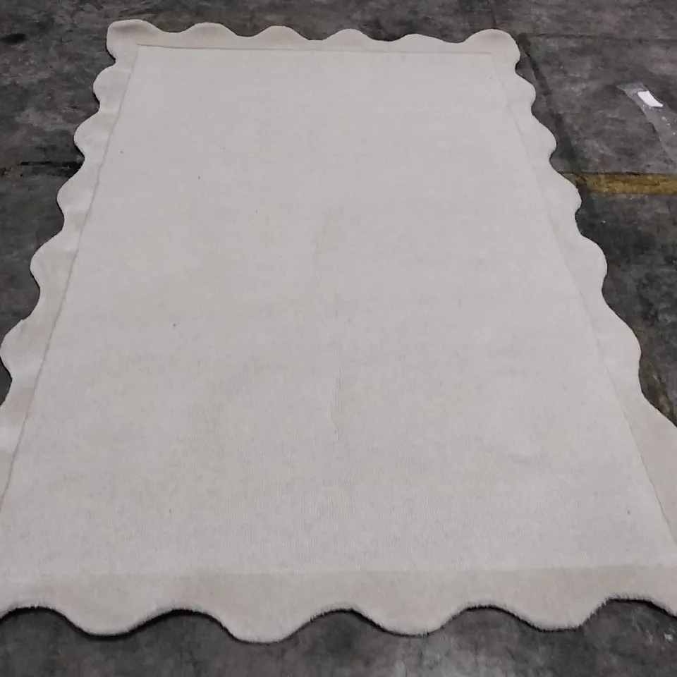 QUALITY DESIGNER RUG APPROXIMATELY 230X160CM 