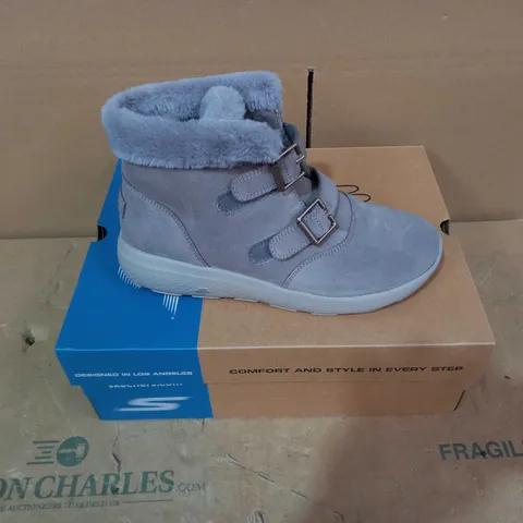 BOXED PAIR OF SKECHERS - SIZE 7