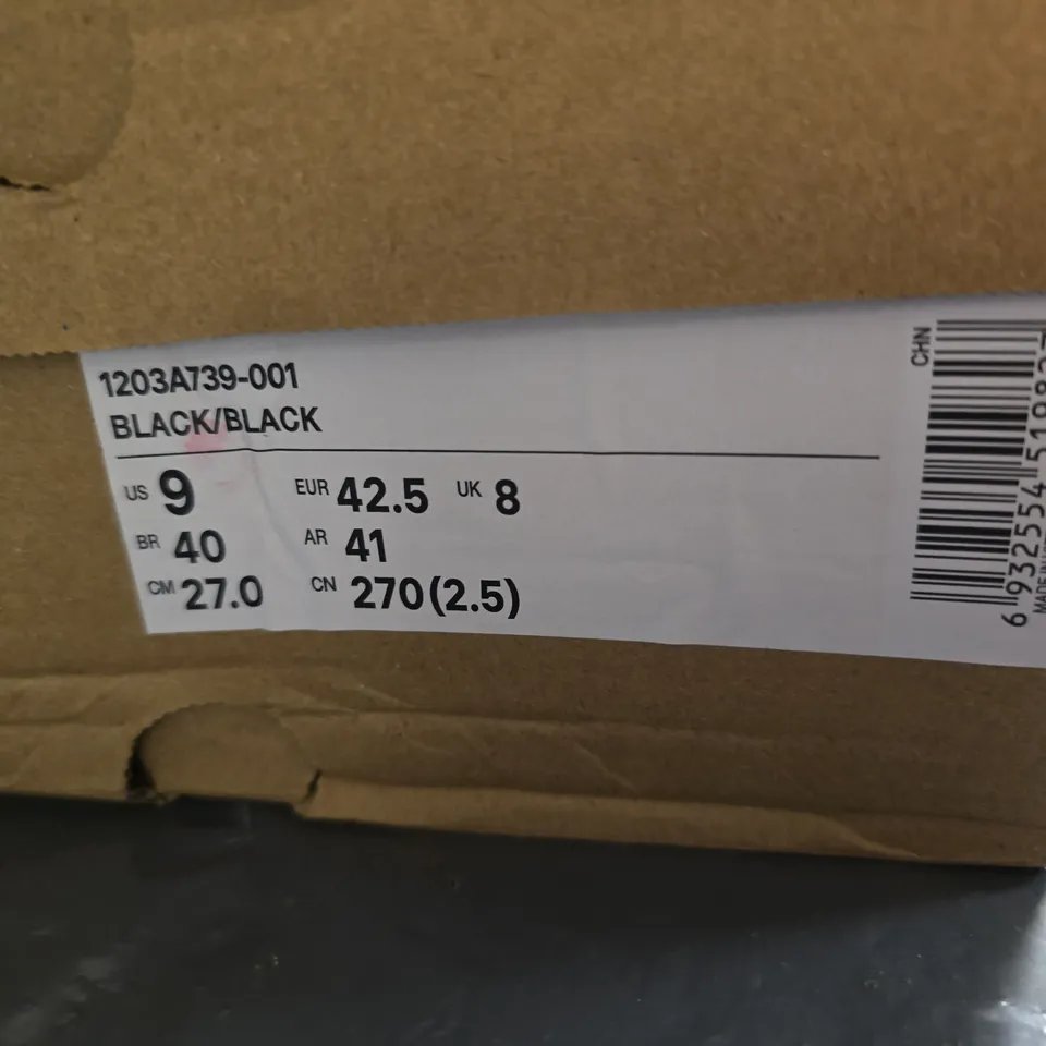 ASICS RUNNING SHOES – BLACK/BLACK, UK 8 (US 9) – BOXED 