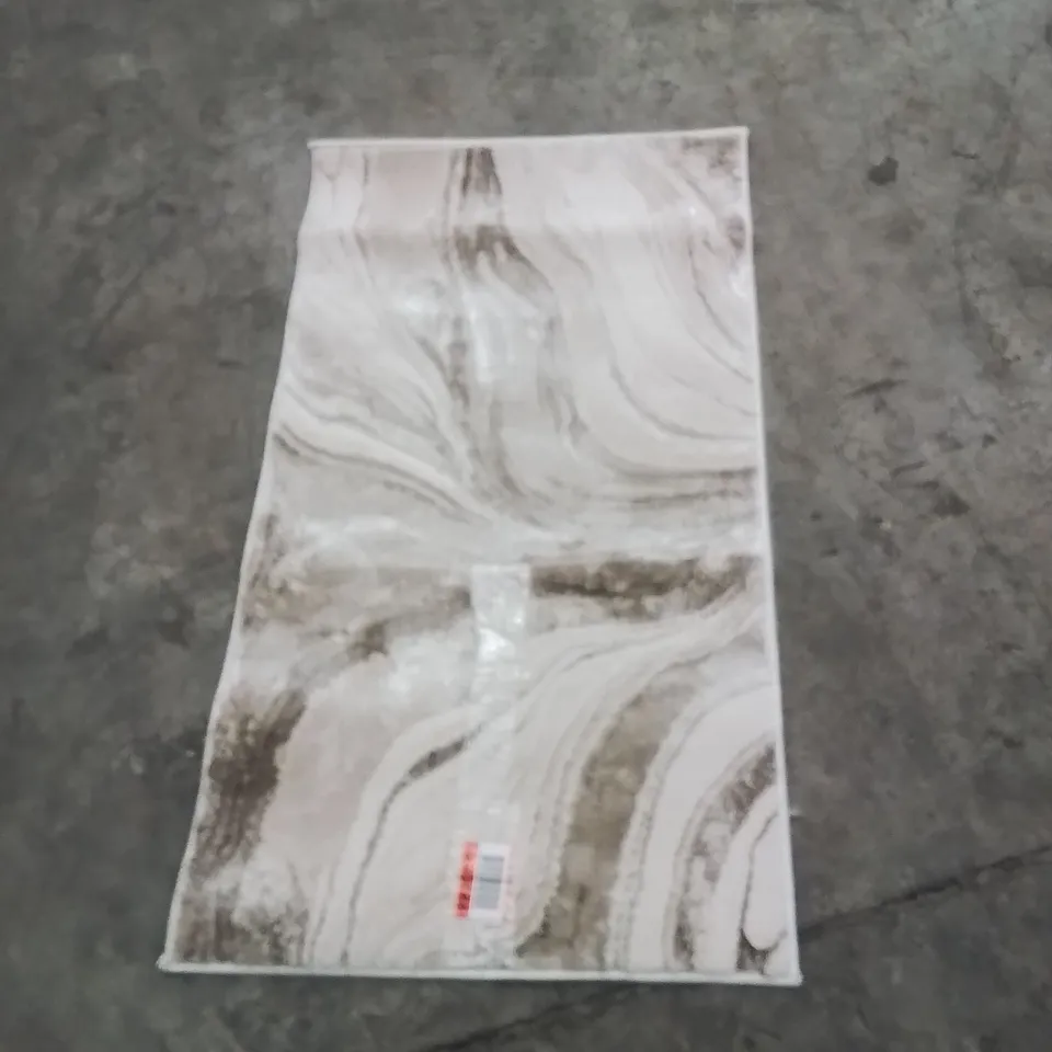 QUALITY DESIGNER AREA RUG - APPROXIMATELY 110X60CM