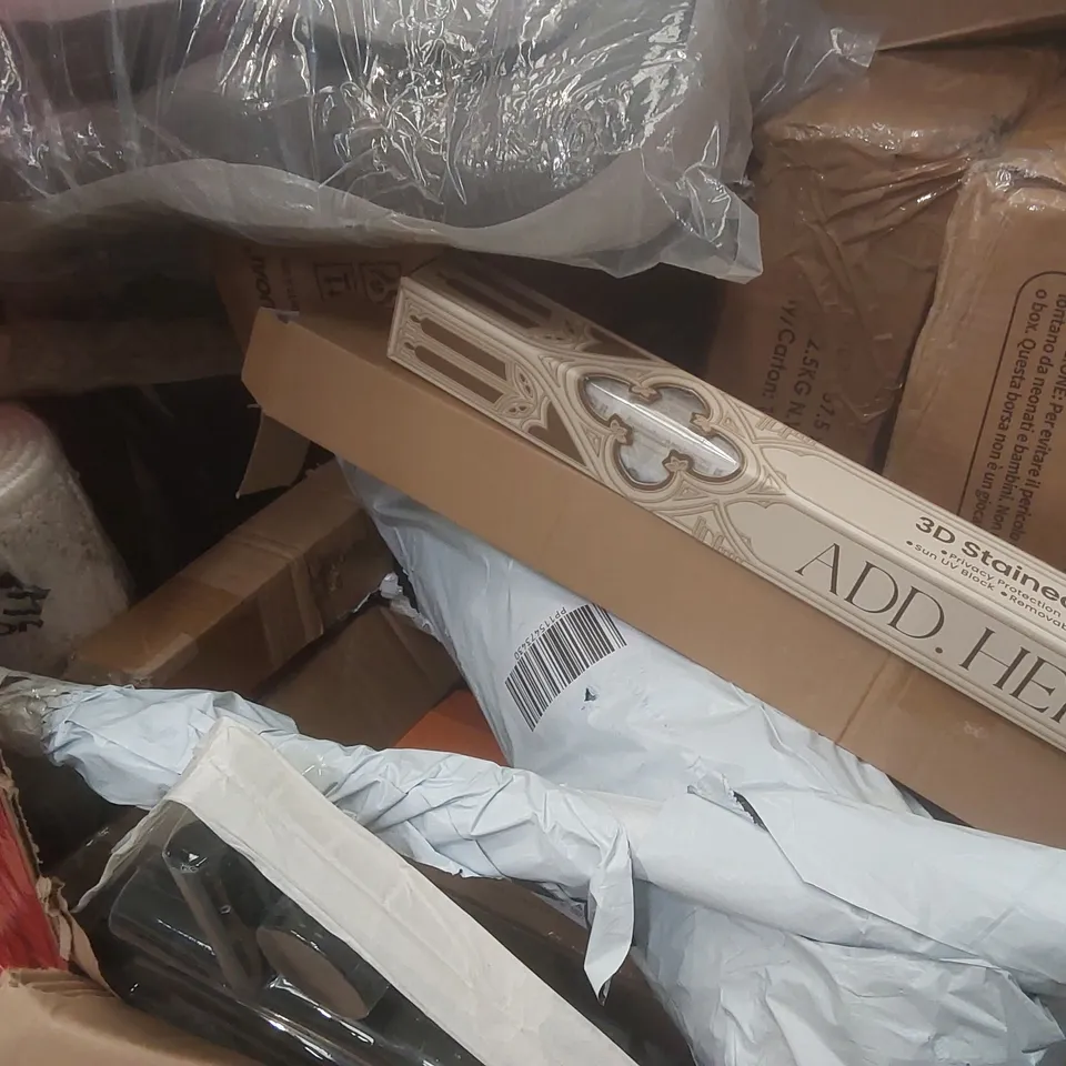 PALLET CONTAINING A VERY LARGE QUANTITY OF ASSORTED ITEMS INCLUDING: SELF-CLEANING CAT LITTER BOX, RUG, STAINED GLASS WINDOW FILM ECT