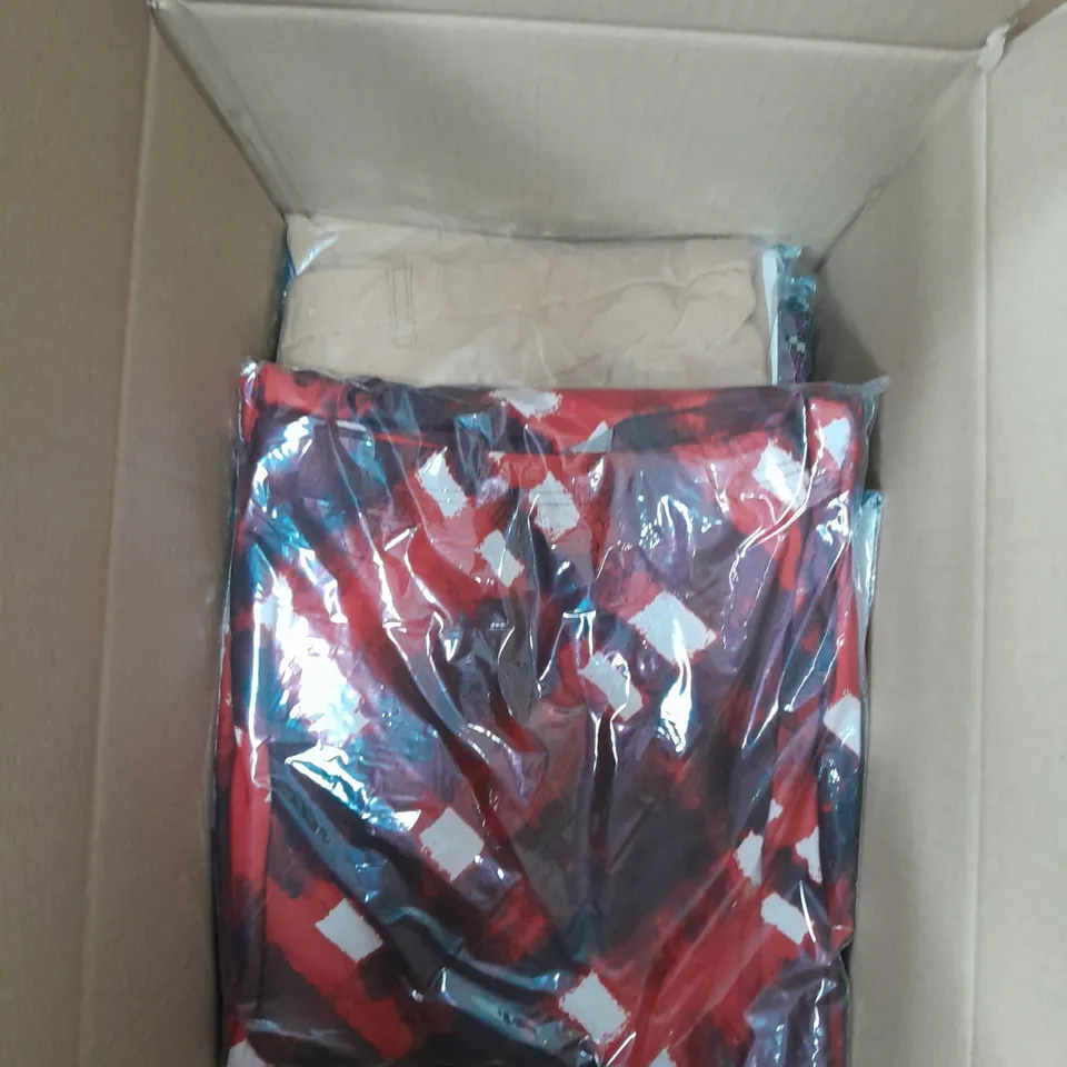 LOT OF APPROX 16 CLOTHING ITEMS IN VARIOUS BRANDS, STYLES, COLOURS AND SIZES