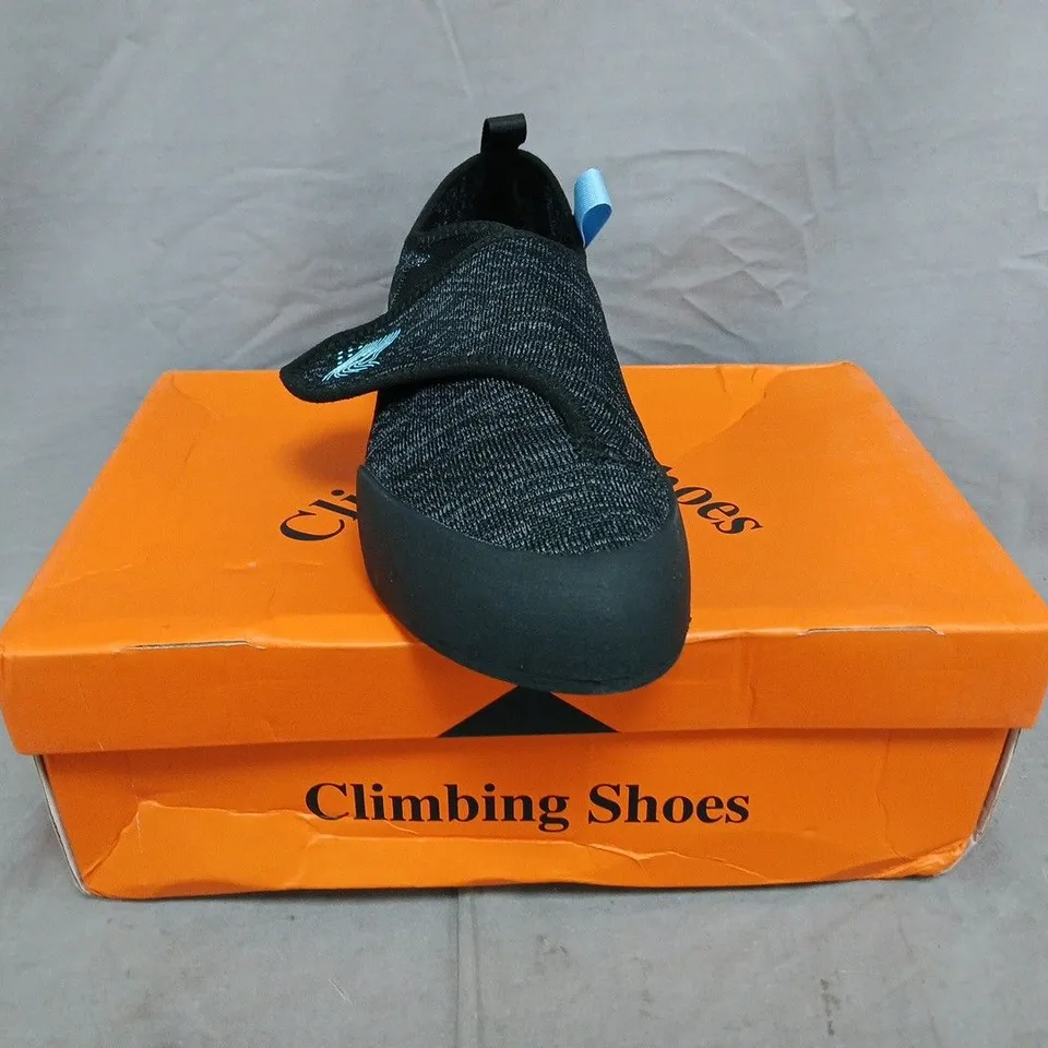 BOXED PAIR OF UNBRANDED CLIMBING SHOES IN BLACK SIZE UNSPECIFIED