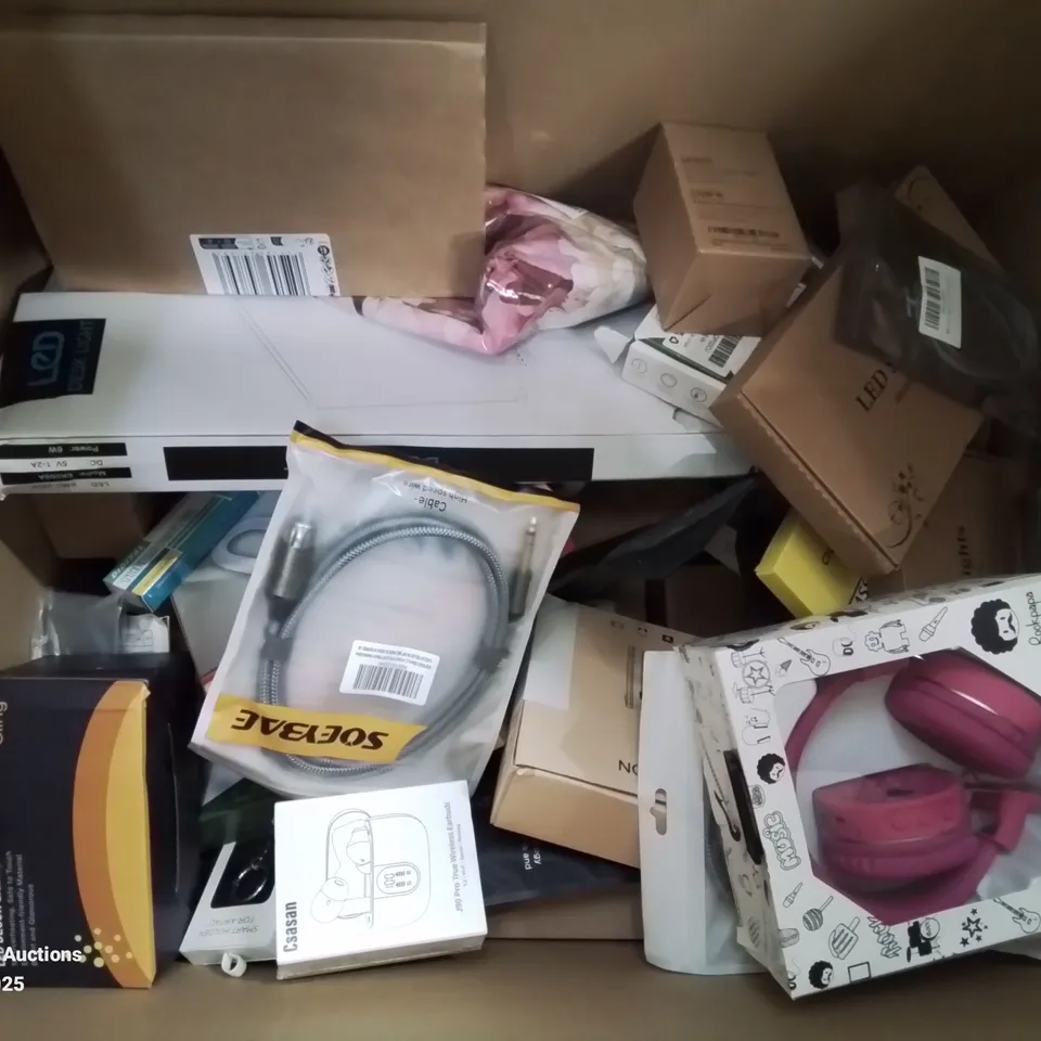 BOX CONTAINING LARGE AMOUNT OF BOXED ELECTRICAL ITEMS TO INCLUDE: AA BATTERIES, NIGHT LIGHTS, POWER BANKS, LED NIGHT LIGHTS, HEADPHONES, INSTAX CARRY CASE, EARPHONES AND LOTS MORE.