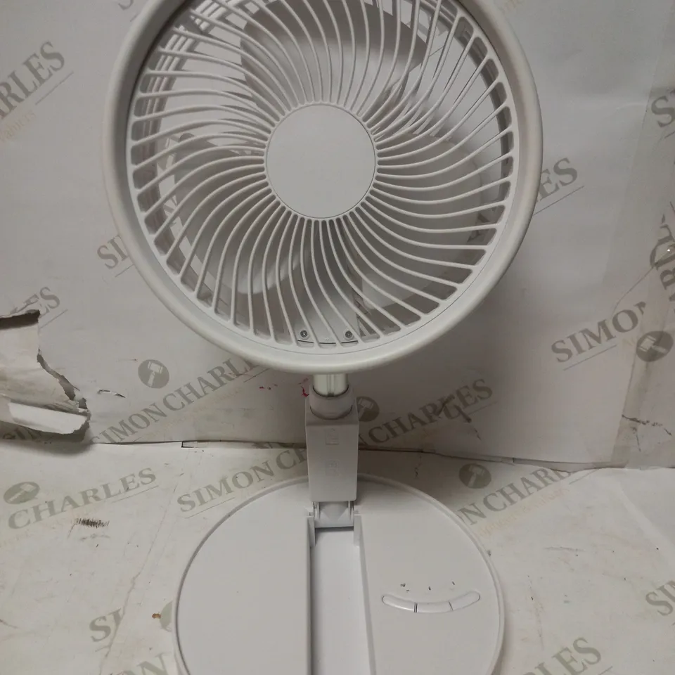 BELL & HOWELL RECHARGEABLE EXTENDABLE DESK & FLOOR FAN, WHITE