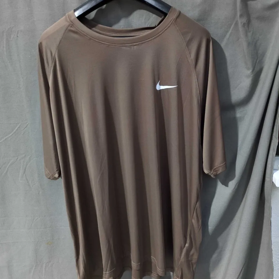 NIKE DRI-FIT T-SHIRT – BROWN – UK 3XL (MEN'S)