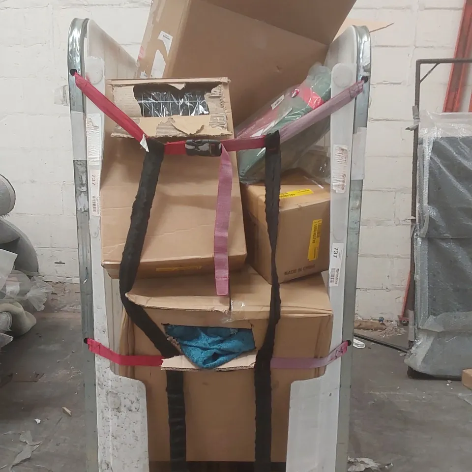 CAGE CONTAINING A LARGE QUANTITY OF ASSORTED ITEMS INCLUDING: CUSHIONS, CHRISTMAS TREE STORAGE BAG, CURTAINS ECT // CAGE NOT INCLUDED