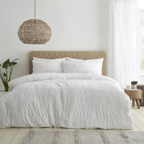 BAGGED SEERSUCKER DUVET COVER SET // SIZE: DOUBLE 