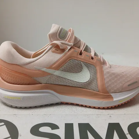 NIKE WOMEN’S RUNNING SHOES – SIZE 7.5