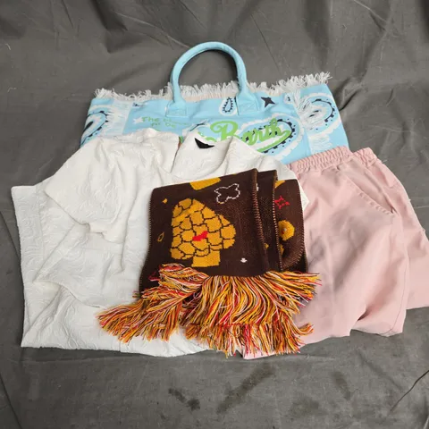 BOX OF APPROXIMATELY 20 ASSORTED CLOTHING ITEMS TO INCLUDE DRESSES, BAG, SCARF, ETC