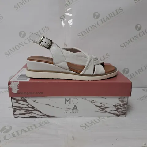 BOXED PAIR OF MODA IN PELLE OLANNA SANDALS IN WHITE SIZE 5