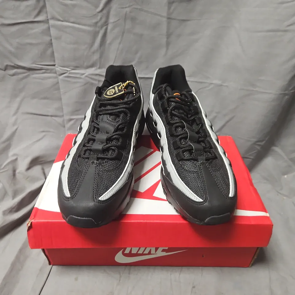 BOXED NIKE AIR MAX 95 TT TRAINERS – UK 7 – BLACK/GRAY/WHITE WITH ORANGE SWOOSH