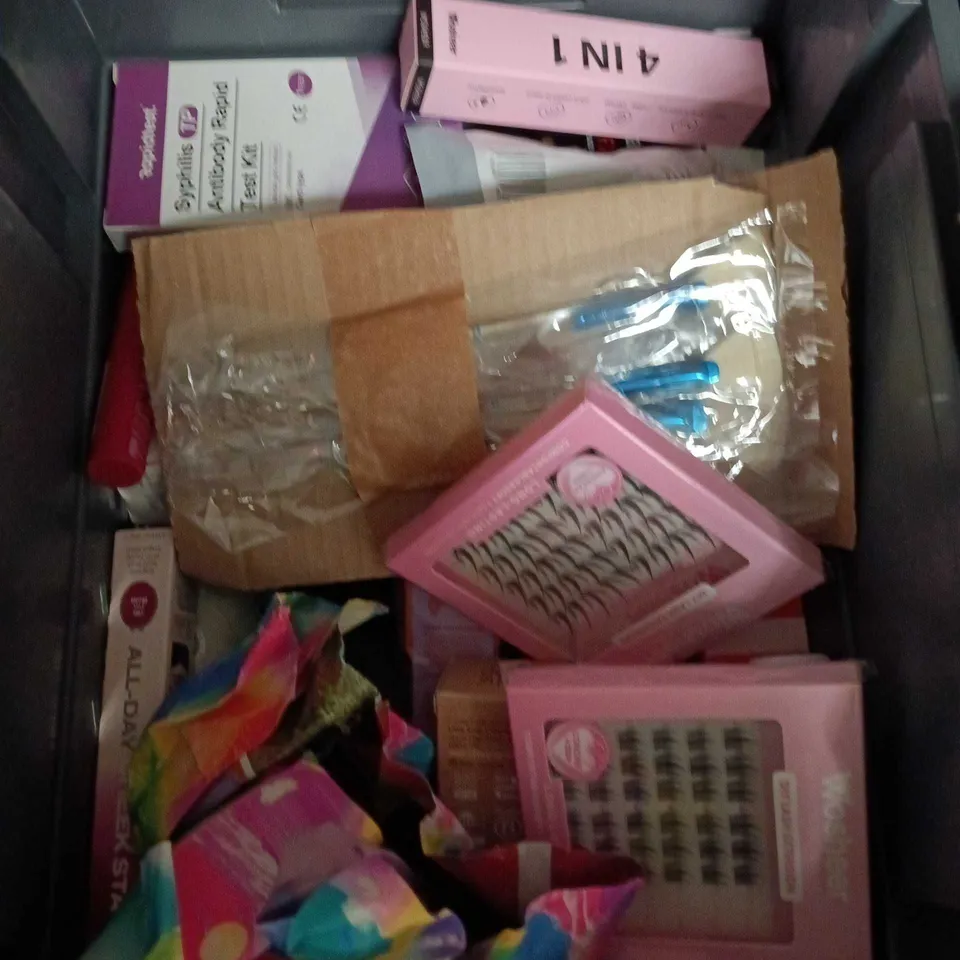 APPROXIMATEY 20 ASSORTED HEALTH AND BEAUTY PRODUCTS TO INCLUDE - HEAD & SHOULDERS SHAMPOO - RELIEF SALTS AND BABYLISS PRO REPLACEMENT SHAVER HEAD