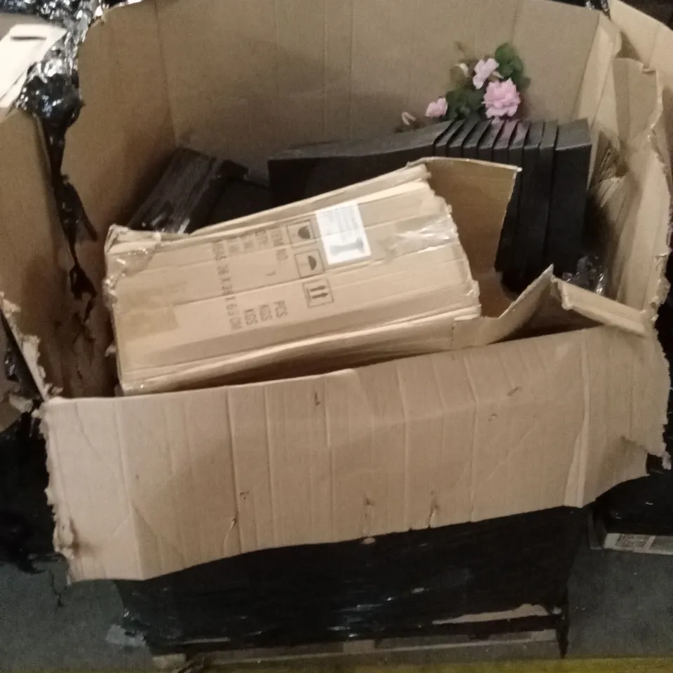 PALLET OF ASSORTED HOUSEHOLD GOODS AND PRODUCTS TO INCLUDE; WALKING PAD, PLASTIC PLANTERS, MIRRORED SIDE TABLE ETC
