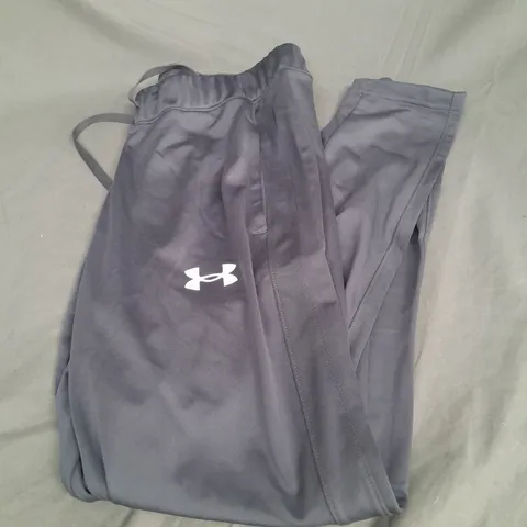 UNDER ARMOUR CASTLEROCK TRACK PANTS IN GREY SIZE L