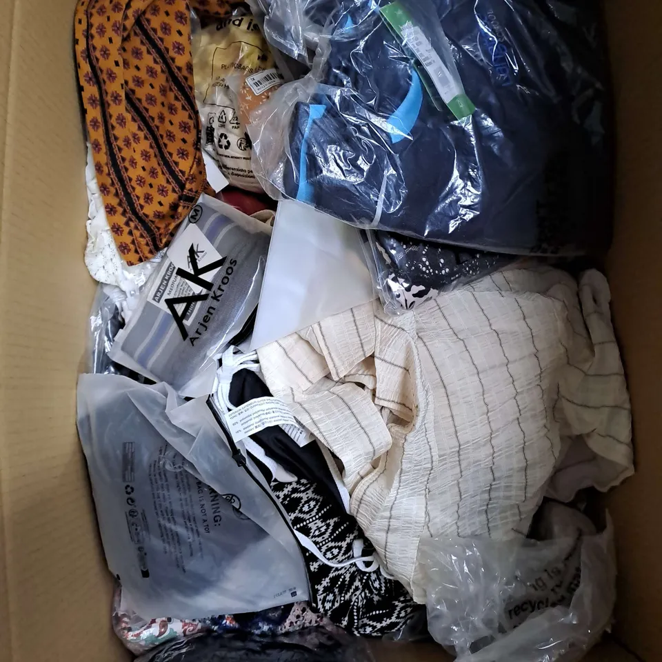BOX OF APPROXIMATELY 25 ASSORTED CLOTHING ITEMS TO INCLUDE - SHORTS, TOPS, BAG ETC 