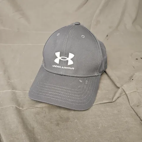 UNDER ARMOUR ADJUSTABLE CAP IN GREY