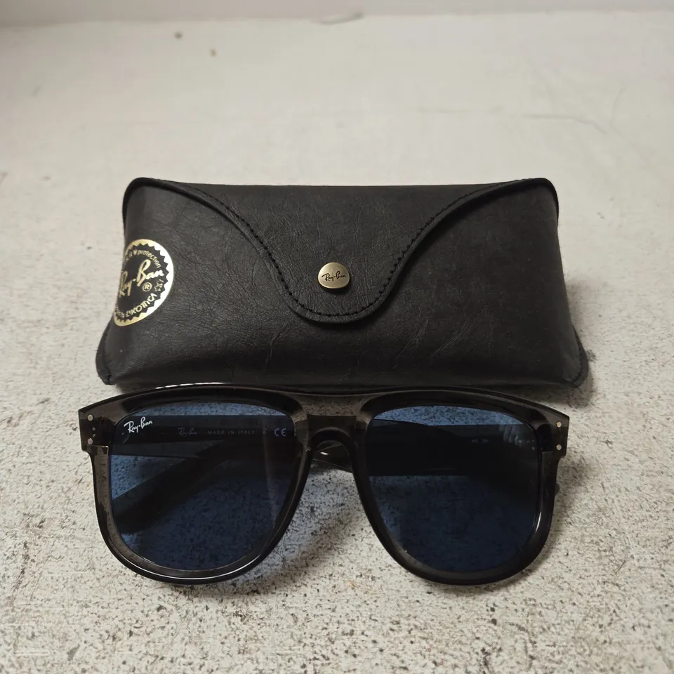 RAY-BAN SUNGLASSES – BLACK FRAME