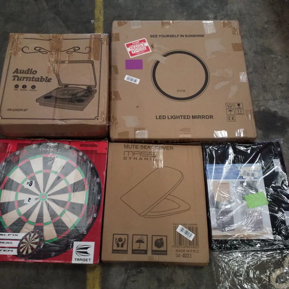 PALLET CONTAINING ASSORTED PRODUCTS INCLUDING AUDIO TURNTABLE, LED LIGHTED MIRROR, DARTBOARD, TOILET SEAT & LAUNDRY BASKET 