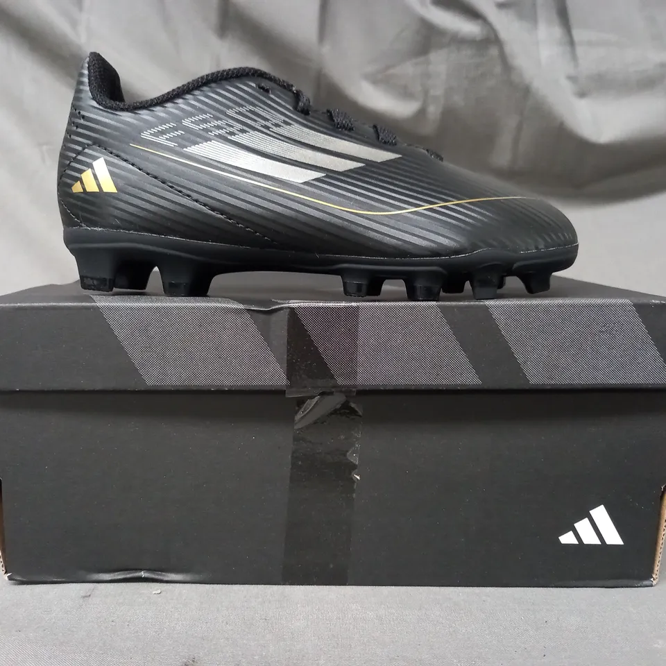 BOXED PAIR OF ADIDAS F50 CLUB KIDS FOOTBALL BOOTS IN BLACK UK SIZE 11