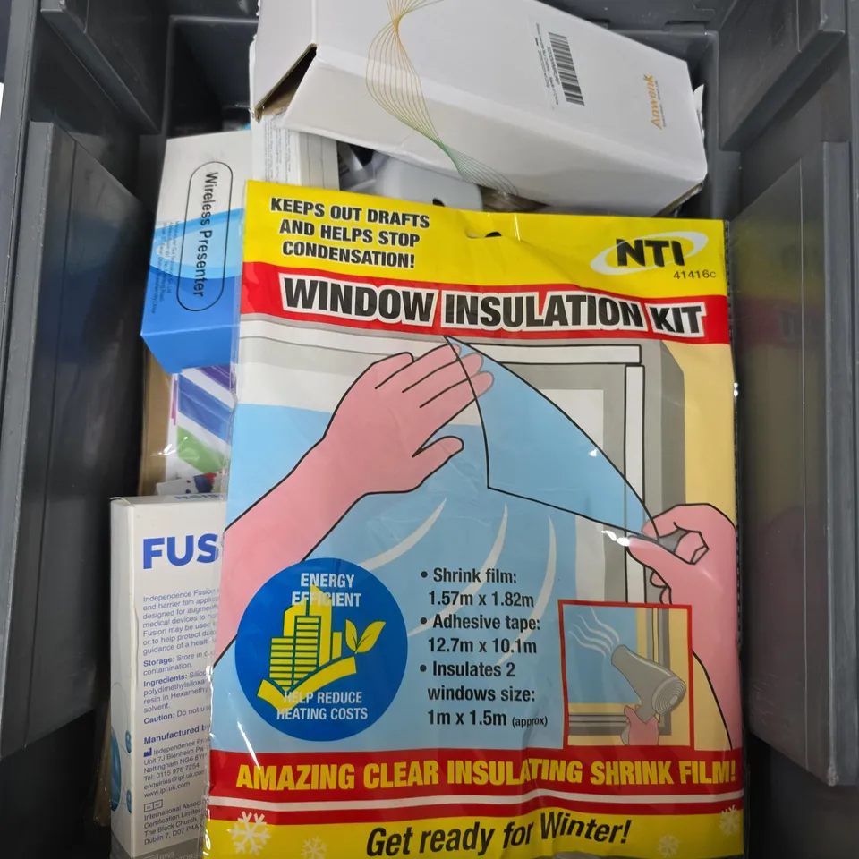 APPROXIMATELY 15 ASSORTED HOUSEHOLD ITEMS TO INCLUDE ICE SCRAPER, PIPE DREDGING KIT, FLAG HINGE, MASON JAR LIDS