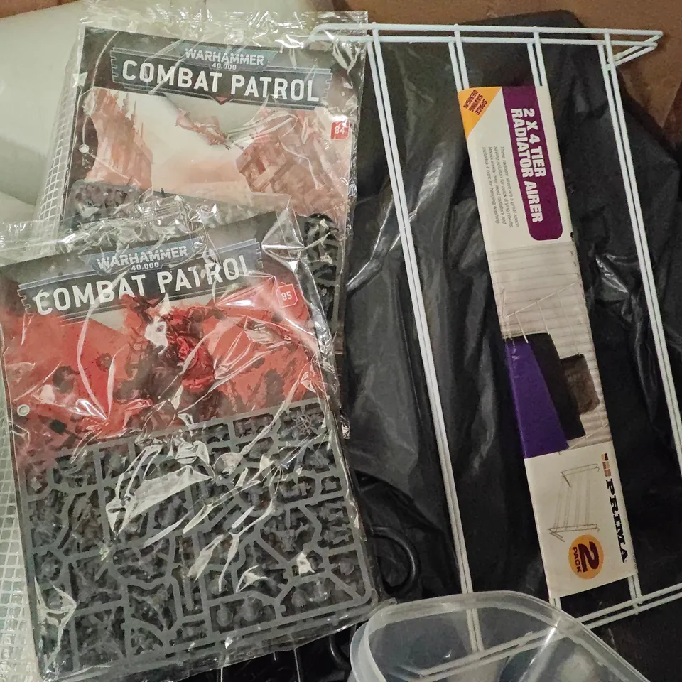 PALLET OF ASSORTED HOUSEHOLD AND CLOTHING ITEMS TO INCLUDE 15TOG DUVETS, CLOTHES AIRER, VARIOUS CLOTHING ITEMS AND WARHAMMER MAGAZINES 