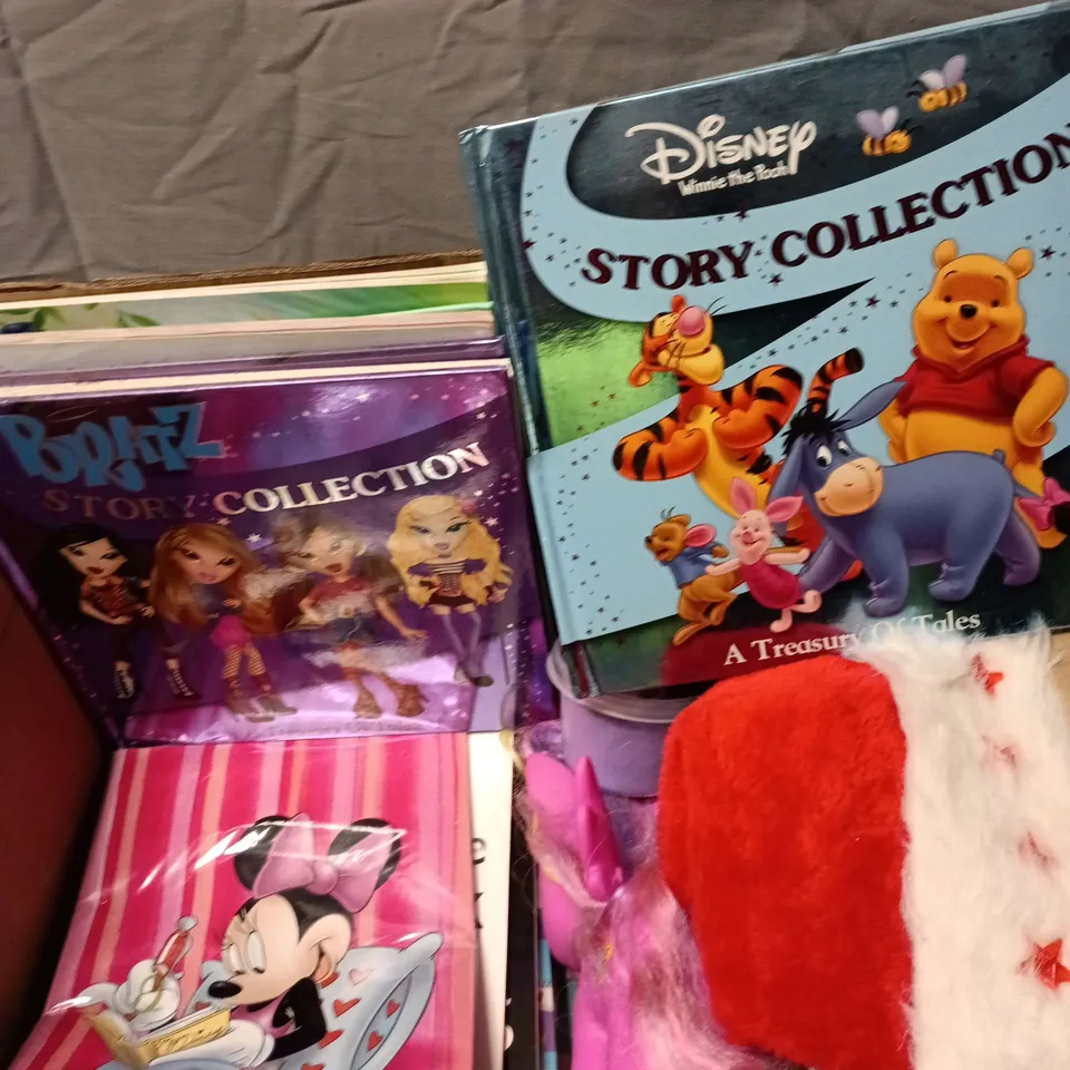 APPROXIMATELY 15 ASSORTED TOY PRODUCTS TO INCLUDE DISNEY BOOKS, COSTUME HAT ETC 