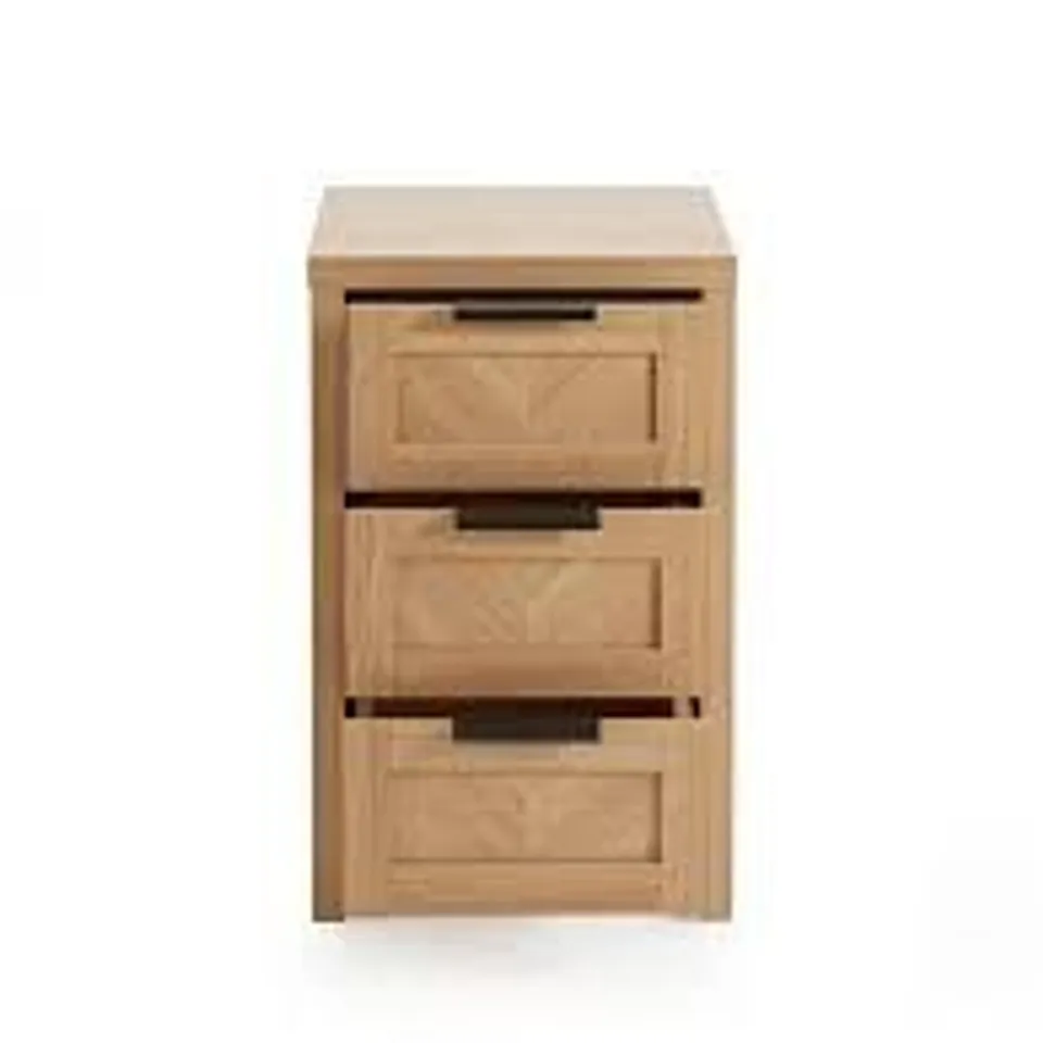 CHEVRY 3 DRAWER BEDSIDE CHEST - OAK