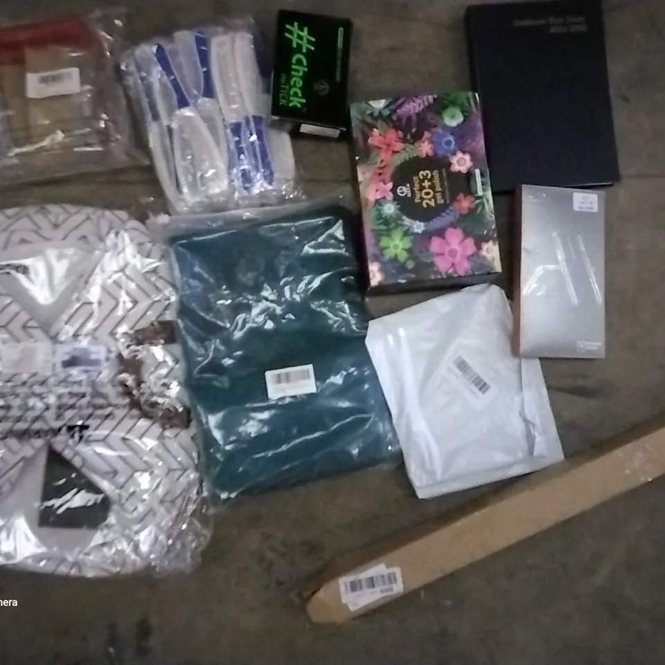 PALLET OF ASSORTED ITEMS INCLUDING MEFA PERFECT 20+3 GEL POLISH, ACADEMIC YEAR DIARY 2021-2022, SAMSUNG A31 FULL PROTECTION PHONE CASE, BLUE HANDLE COMBS, RAPID TEST TICK KIT, DEZENE CUSHION COVER