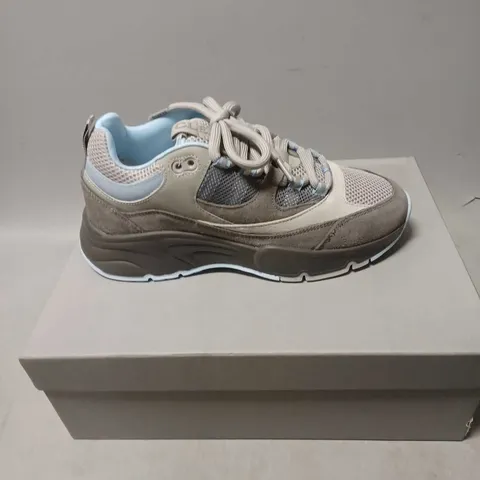 BOXED PAIR OF CLEENS AERO RUNNER TRAINERS IN SLATE - 7