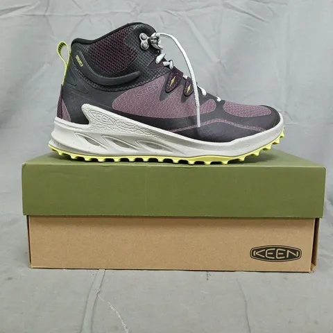 BOXED PAIR OF KEEN ZIONIC MID WATERPROOF ANKLE BOOTS IN DARK PLUM SIZE UK 6