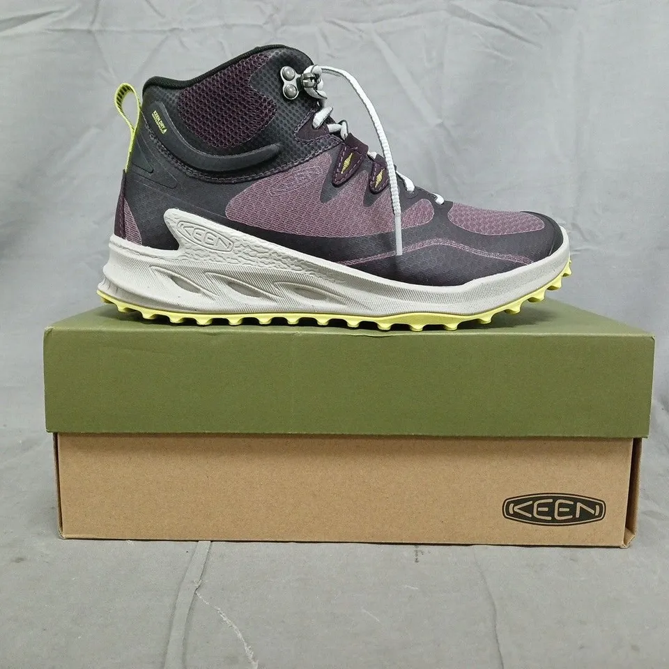 BOXED PAIR OF KEEN ZIONIC MID WATERPROOF ANKLE BOOTS IN DARK PLUM SIZE UK 6