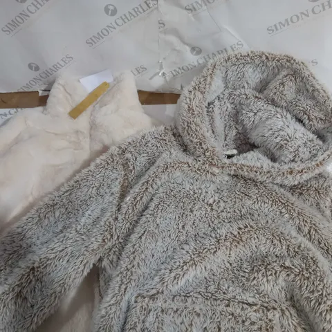BOX OF APPROXIMATELY 10 ASSORTED ITEMS OF CLOTHING TO INCLUDE COZEE HOME, CRYSTAL KOBE, ETC