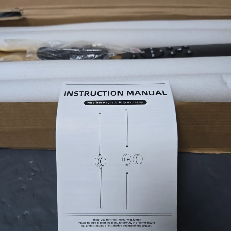 WIRE-FREE MAGNETIC STRIP WALL LAMP (WITH REMOTE) BOXED