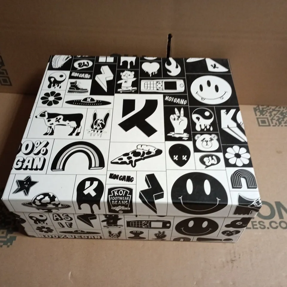 BRAND NEW BOXED PAIR OF KOI VEGAN LEATHER BORIN HARDWARE PLATFORM BOOTS IN BLACK UK SIZE 5