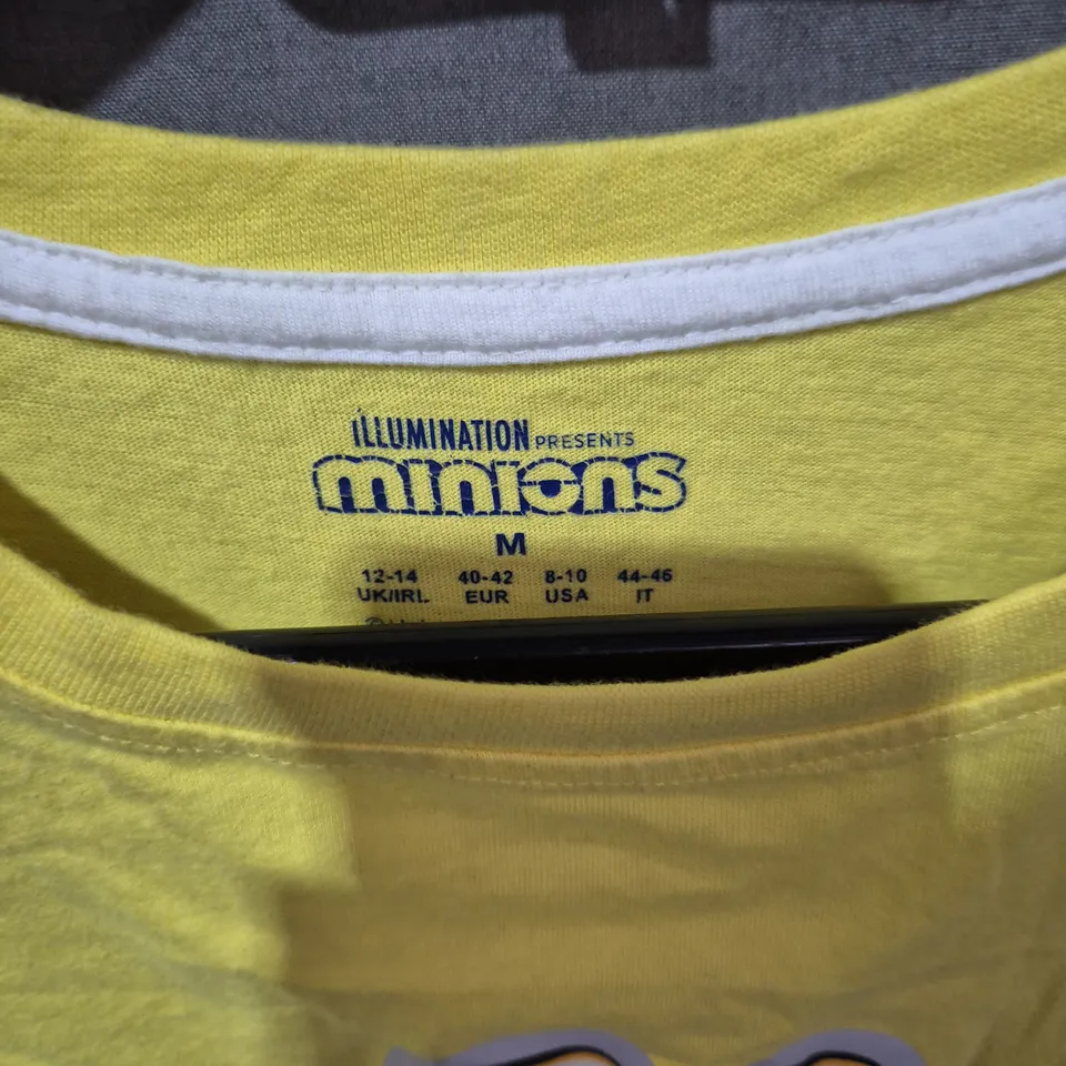 MINIONS T-SHIRT YELLOW – ILLUMINATION PRESENTS, UK SIZE 12-14 (M)