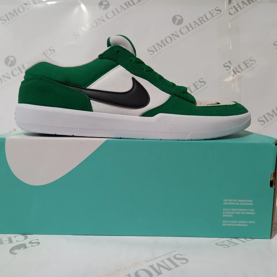 BOXED PAIR OF NIKE SB FORCE 58 SHOES IN GREEN/WHITE UK SIZE 12