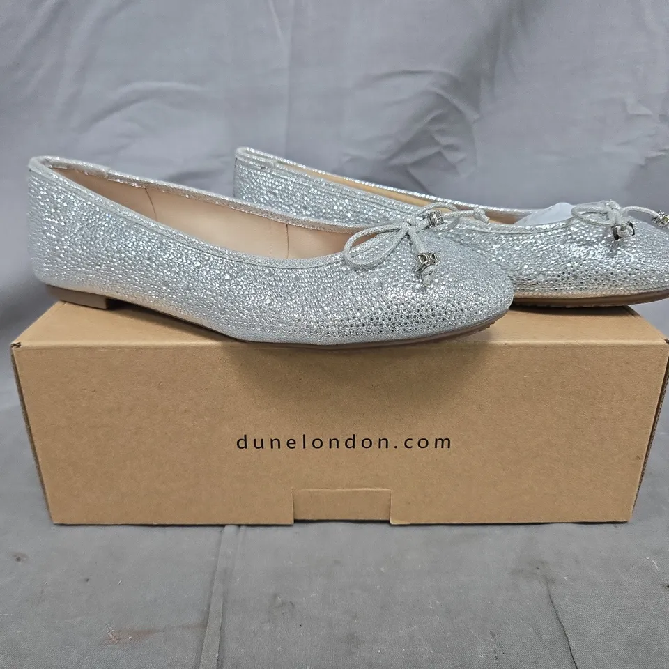 BOXED PAIR OF DUNE LONDON 566 HALLIS DIAMANTE CHARM TRIM BALLET SHOES IN SILVER SIZE 6