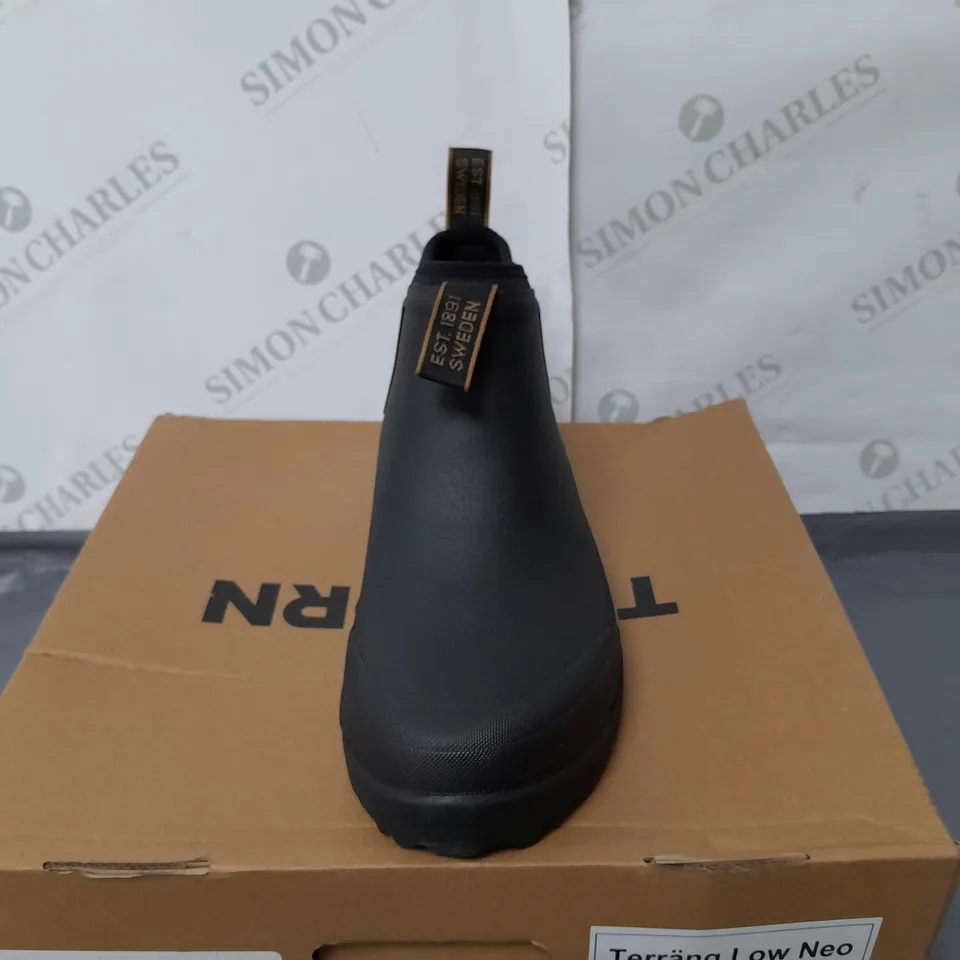 TRETORN TERRANG LOW NEO BLACK RUBBER BOOTS SIZE 6