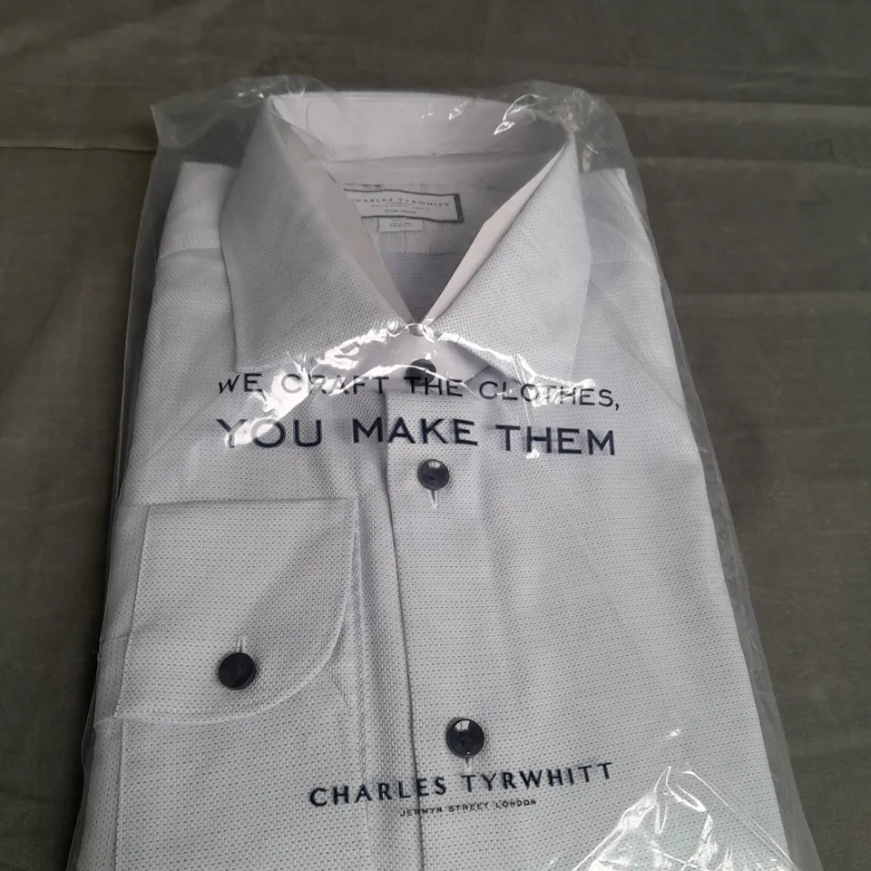 CHARLES TYRWHITT WHITE DOT NON IRON STRETCH FIT SHIRT SIZE 44/86CM 