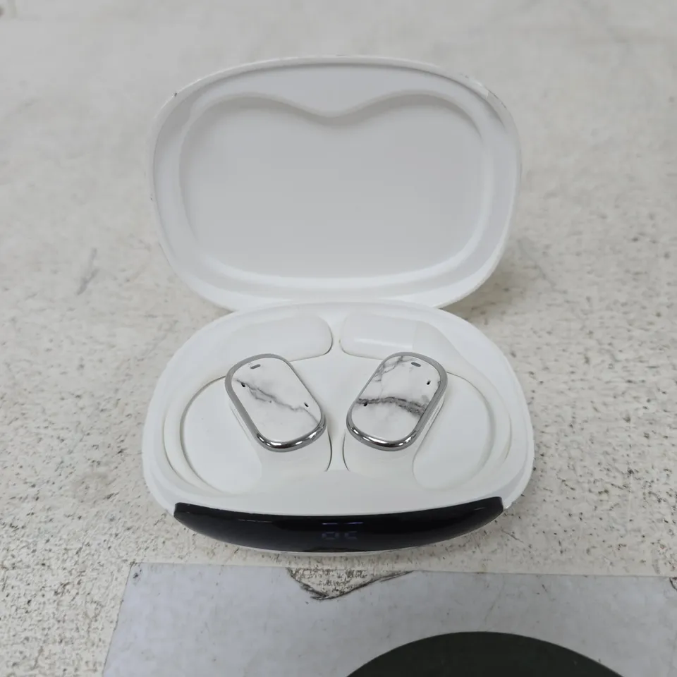 GROOVZ TRUE WIRELESS EARBUDS WITH MARBLE PATTERN CASE – PORTABLE AUDIO
