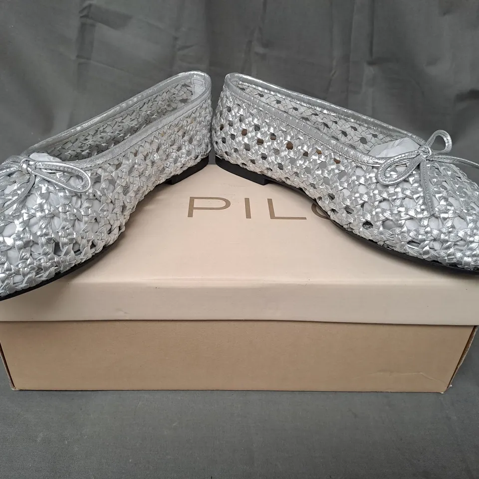 BOXED PAIR OF PILCRO SHOES IN METALLIC SILVER EU SIZE 38