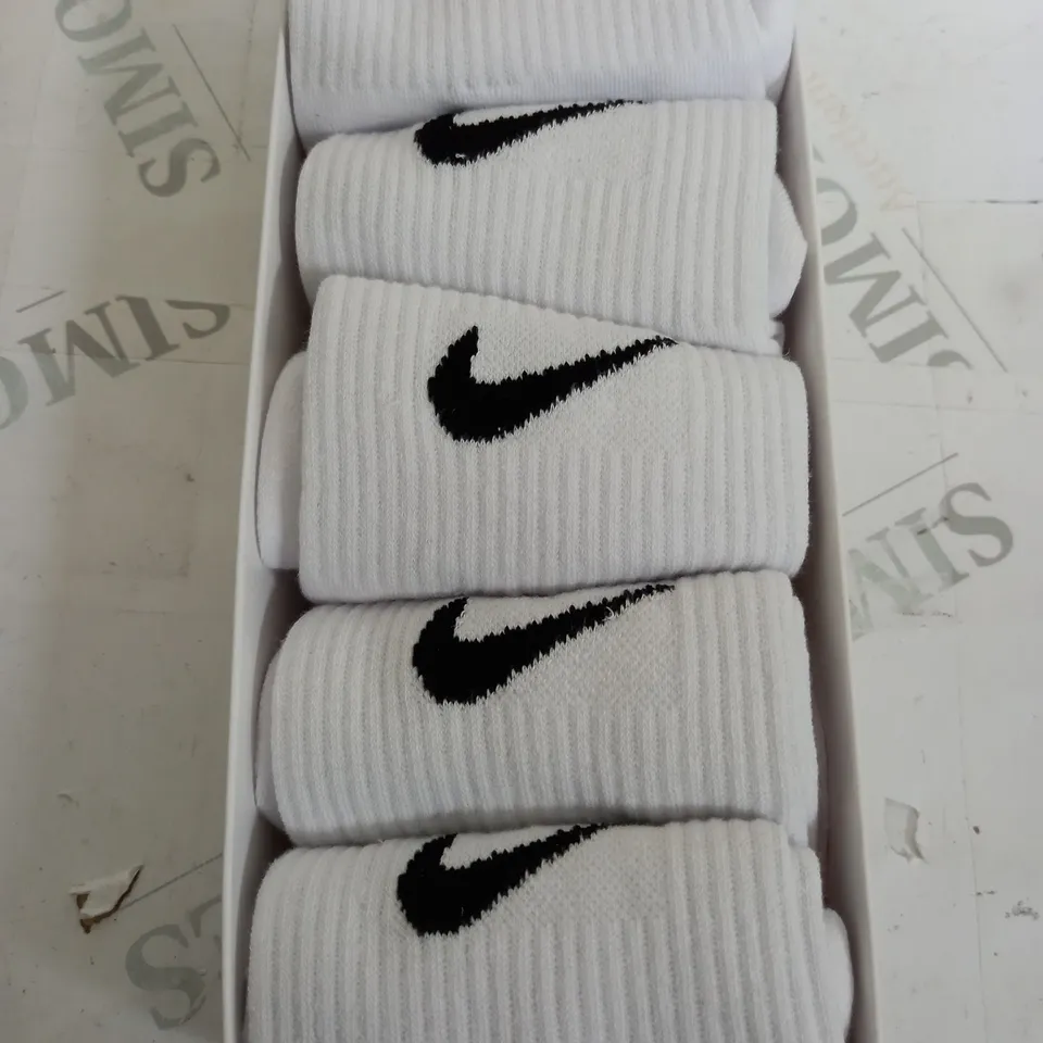 BOXED SET OF WHITE NIKE SOCKS - SIZE UNSPECIFIED